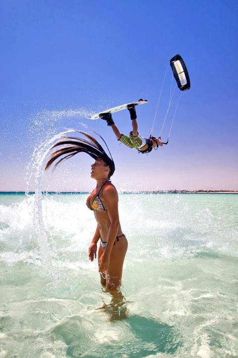 kite-surfing-with-a-kitesurfing-friend